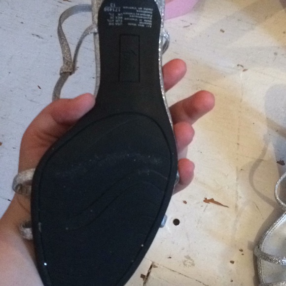 Silver heels - Picture 2 of 4